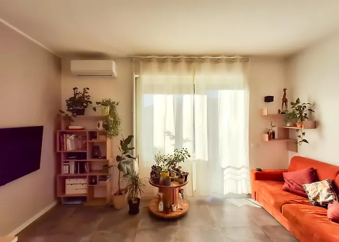 Bright Two-Bedroom Apartment Near Isola