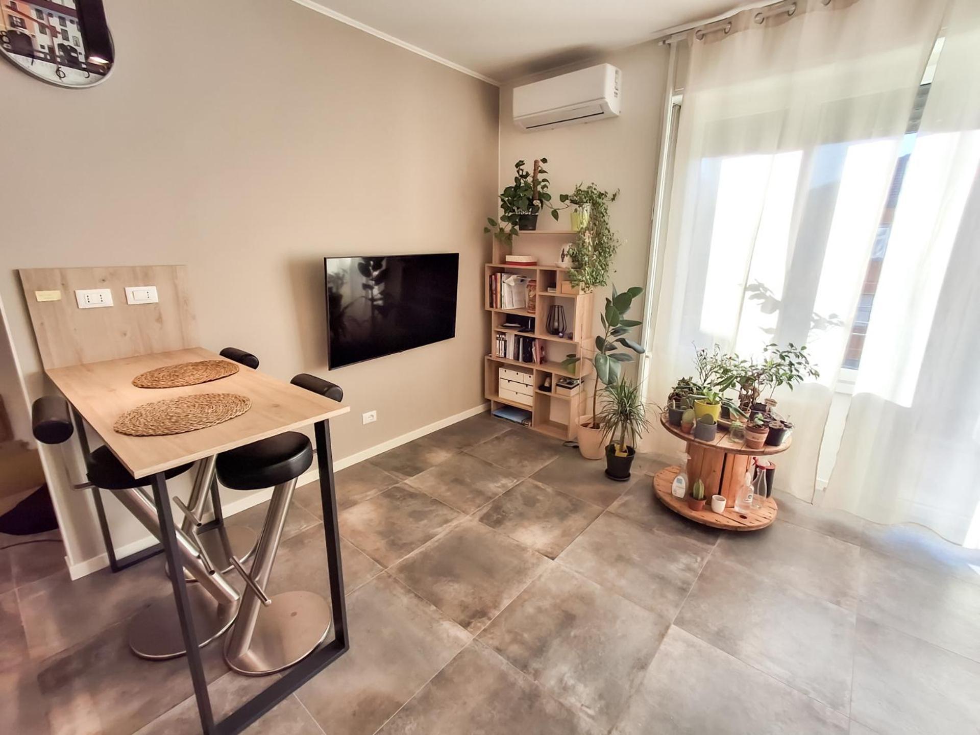 Bright Two-bedroom Near Isola Mailand