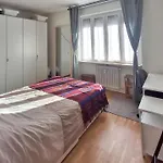 Bright One-Bedroom Apartment Near Isola