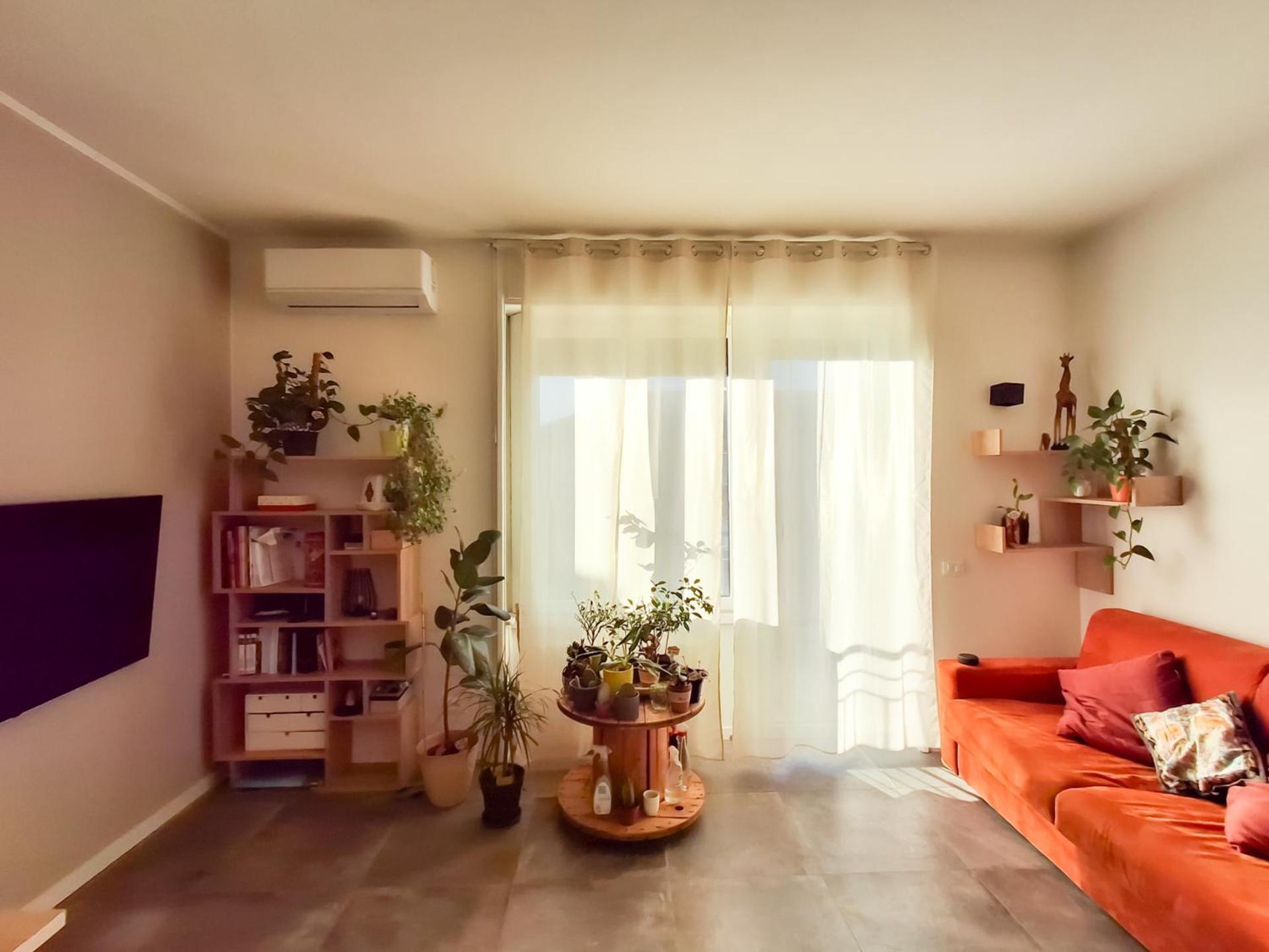 Bright One-bedroom Near Isola Apartment *